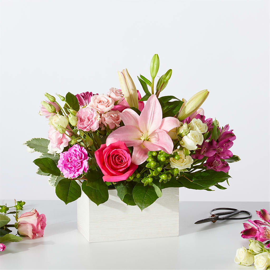 Sweetberry Box – A Florist Original – BOWS PETALS 'N LACE, Livingston TN