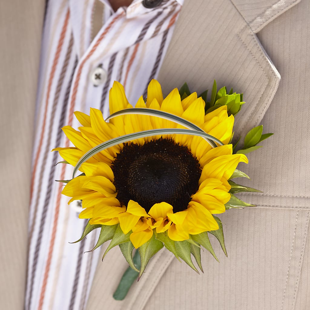 Free Spirit Boutonniere – BOWS PETALS 'N LACE, Livingston TN