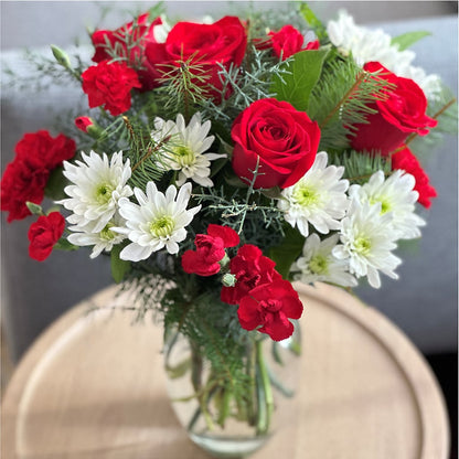 Seasonal Magic Bouquet – BOWS PETALS 'N LACE, Livingston TN
