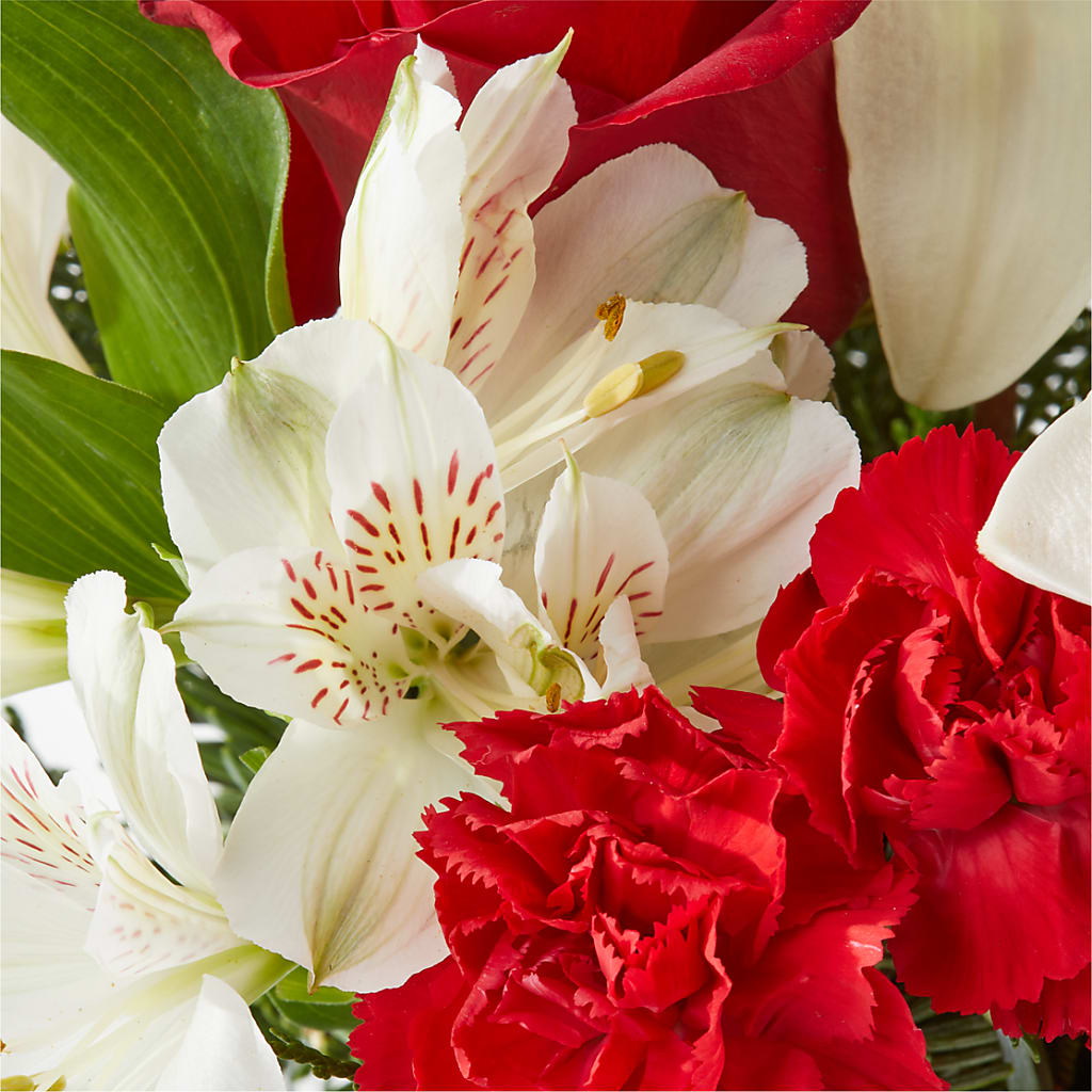 Holiday Season Bouquet – BOWS PETALS 'N LACE, Livingston TN