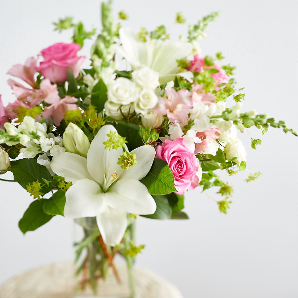 Fondly Bouquet – BOWS PETALS 'N LACE, Livingston TN